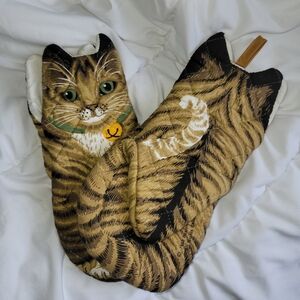 Boston Warehouse Tabby Cat Oven Mitts - Brown and Black